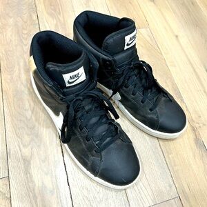 Authentic Nike sneakers blazers white and black womens. Size 10